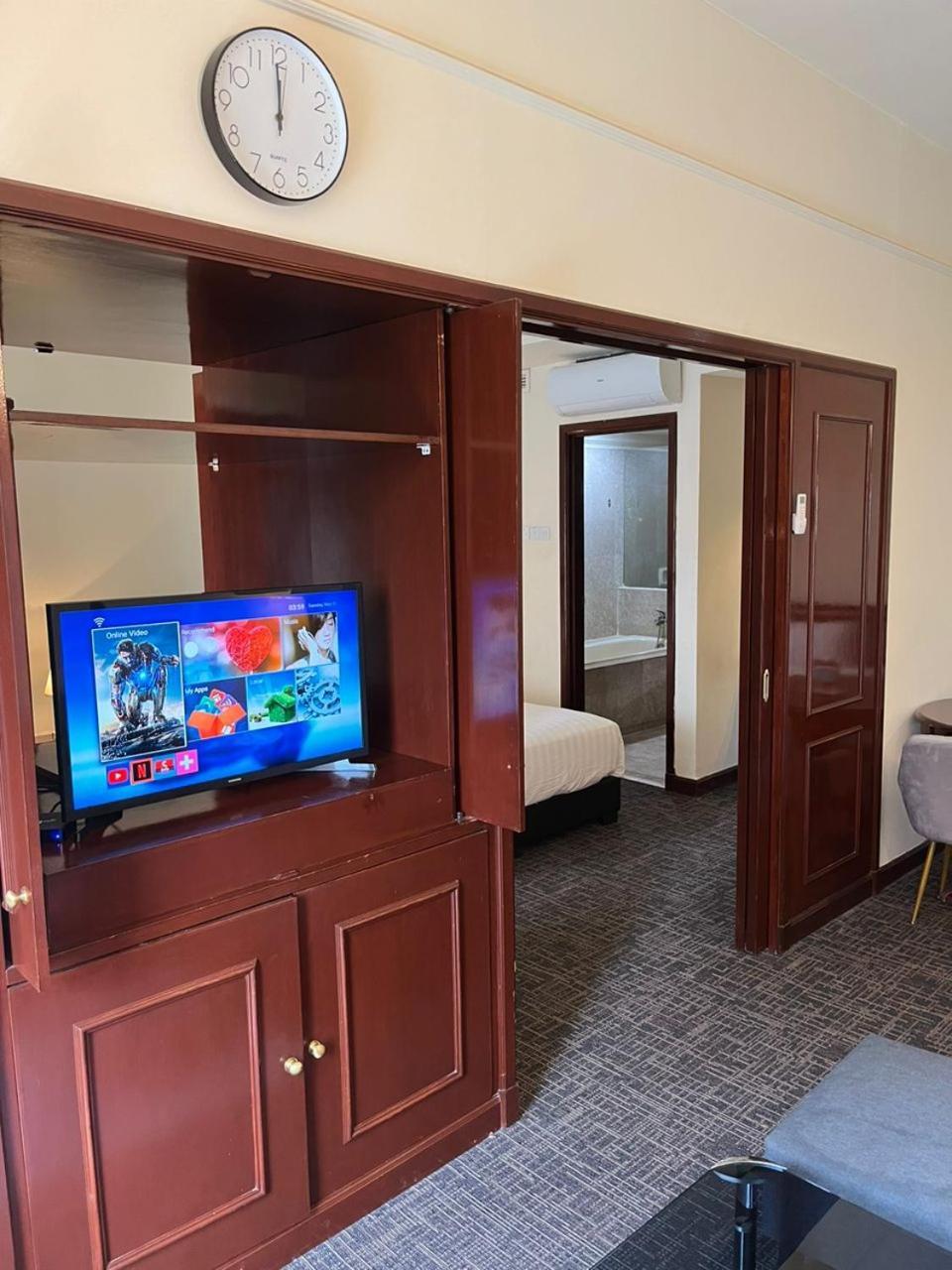 Luxhouz Suites At Times Square Kuala Lumpur Room photo