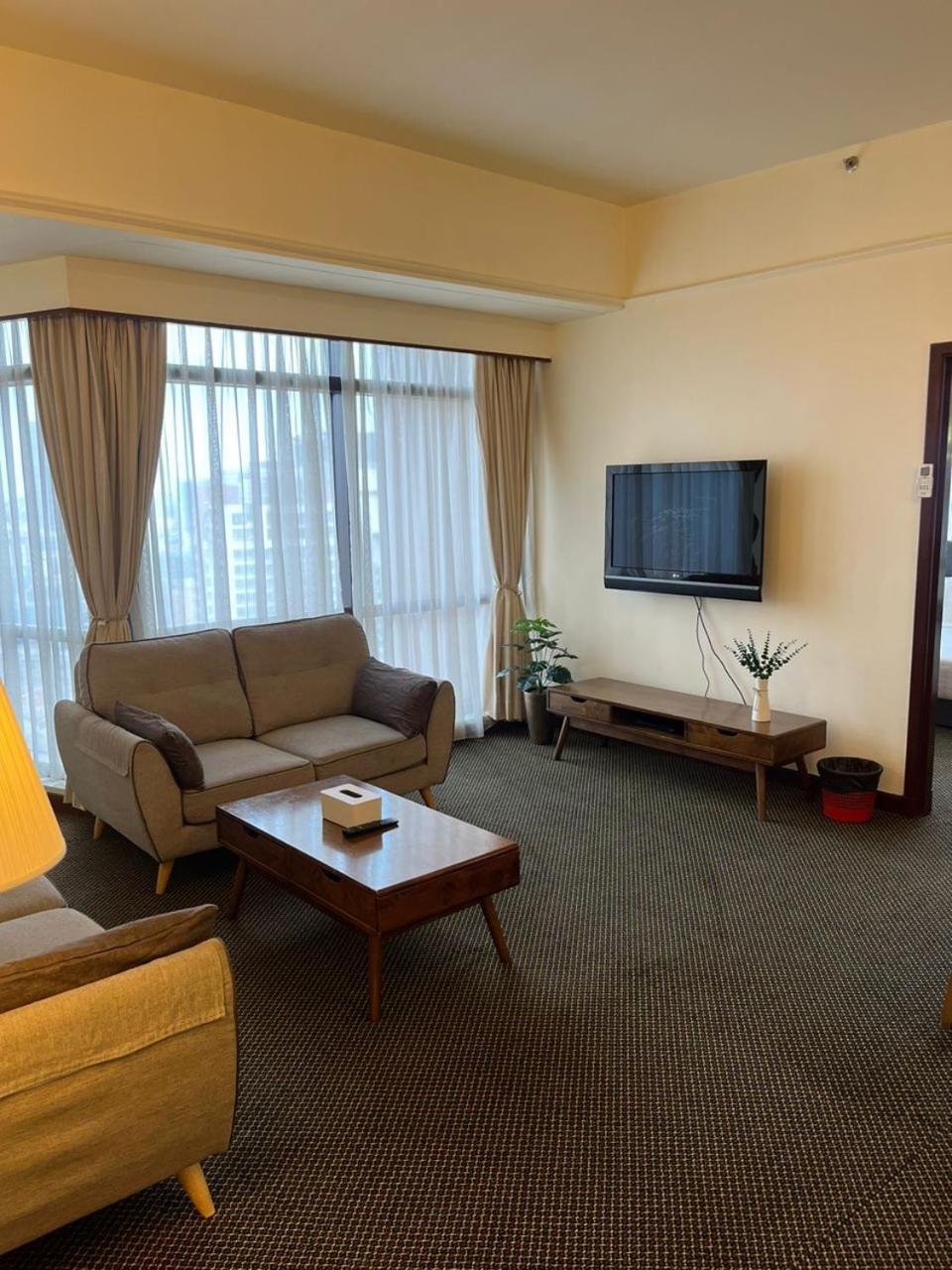 Luxhouz Suites At Times Square Kuala Lumpur Exterior photo