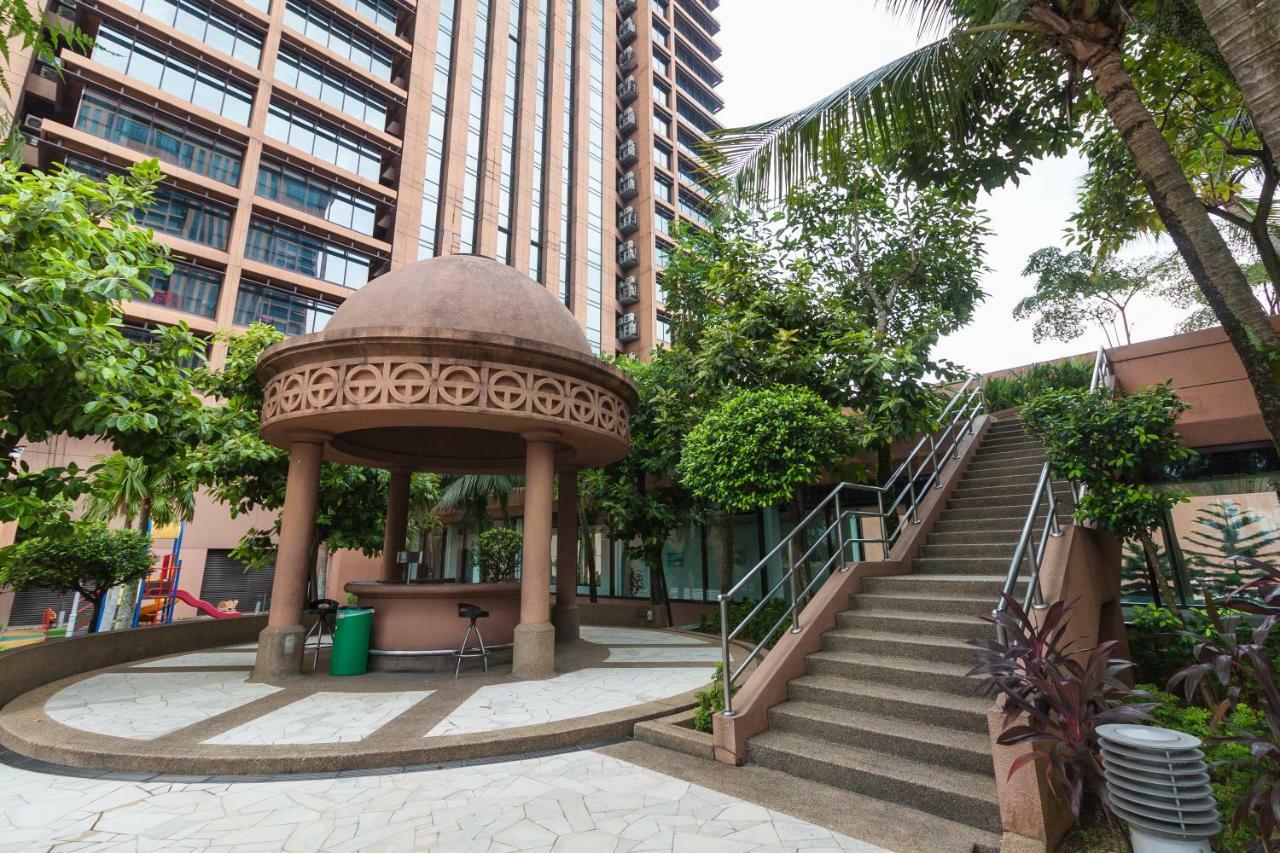 Luxhouz Suites At Times Square Kuala Lumpur Exterior photo